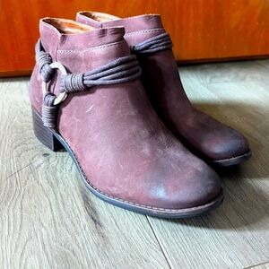 NWOT Bernado Francesca Leather Bootie 